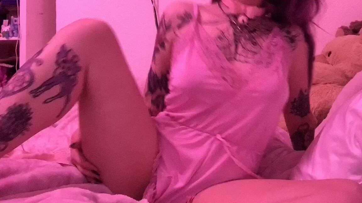 Deerbxby Little Pink Princess Plays With Her Tight Kitty