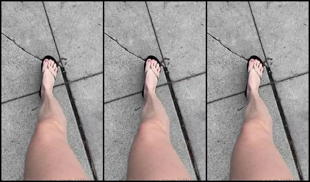 Athletoes Nicknamed Athletoes Onlyfans Walking To The Local Coffee Shop This Is The First Cool Morning In Weeks