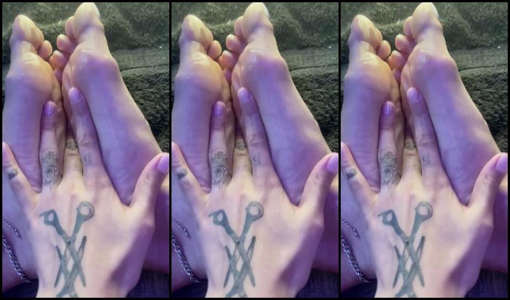 Bookiiie Nicknamed Lookmeupbookiiie Onlyfans Feet Fingering