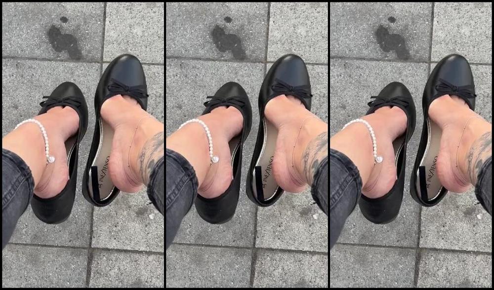 Solesmad Fetish Queen Aka Solesmadvip Onlyfans Having Fun Playing With My Flats In Public Two Guys Sitting In Front Of Me They Try To Hide It But