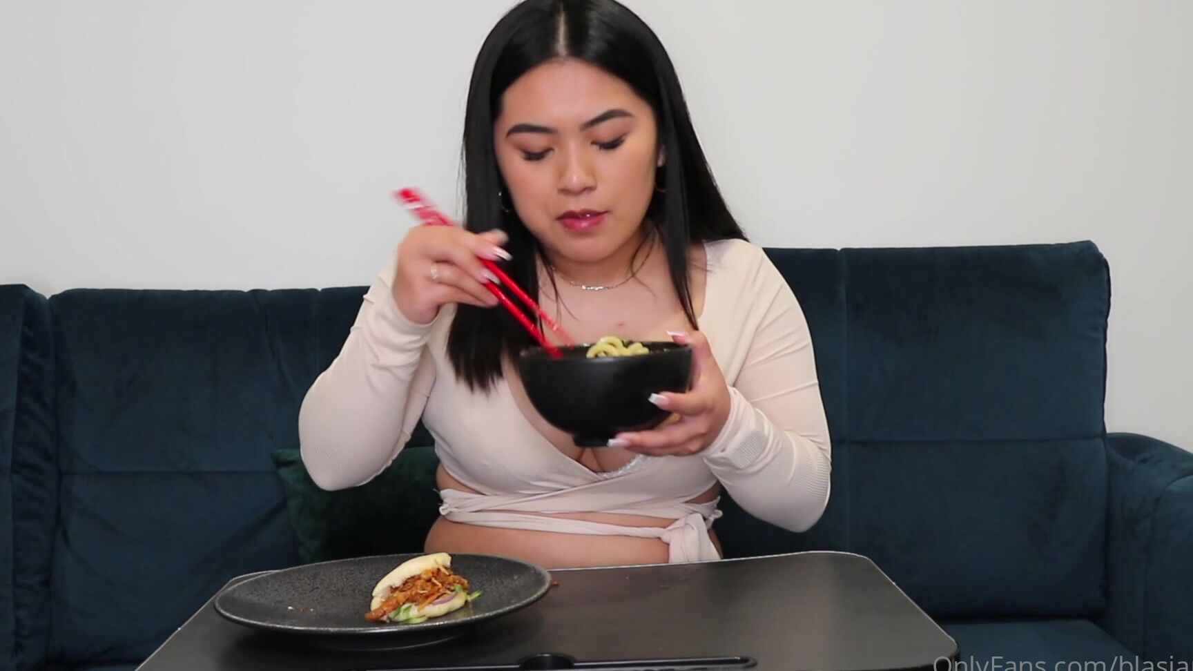 Blasianflexnina The First Episode Of A Brand New Mukbang V