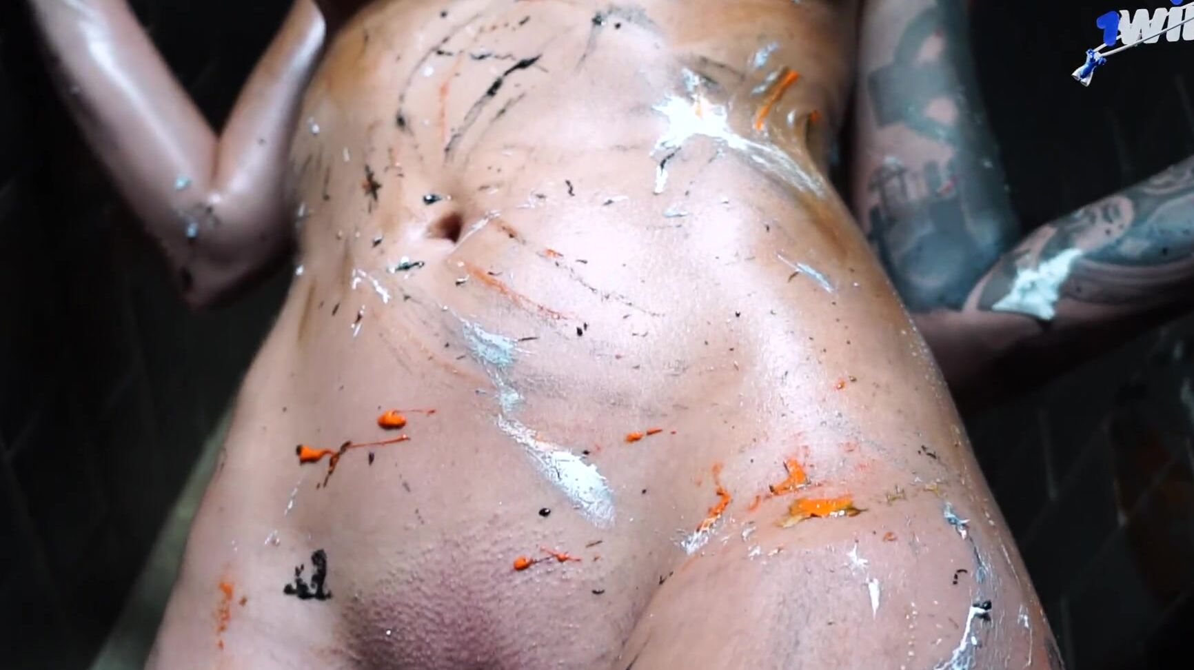 Busty Beauty Big Fake Tits Covered In Body Paint Unleashes Erotic Masterpiece Eva Gold