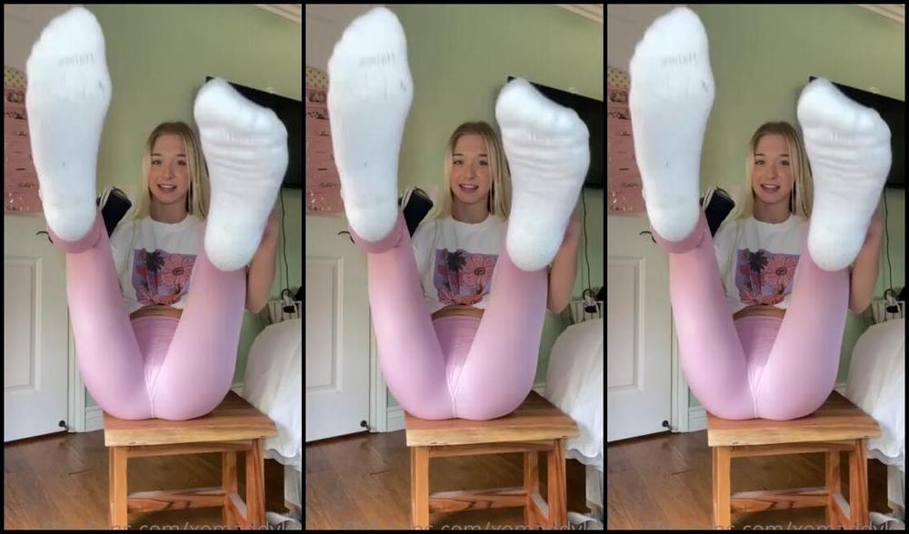 Goddess Kaylee Aka Xomaddykxo Onlyfans Come Sniff My Stinky Sweaty Converse Hehe Goddess Wants You Buried In These Soles Telling Me How Bad Ip