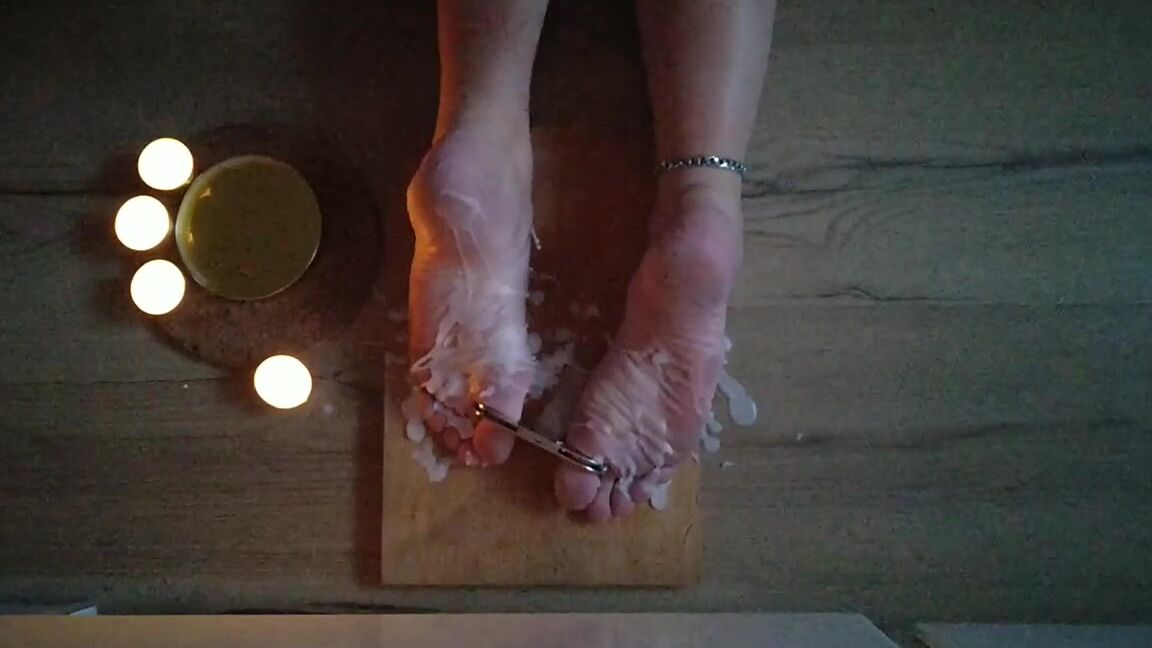 Frejas Submissive Feet Nicknamed Frejassubmissivefeet Onlyfans My Toes And Soles In Wax Bath And Under The Flames In The End