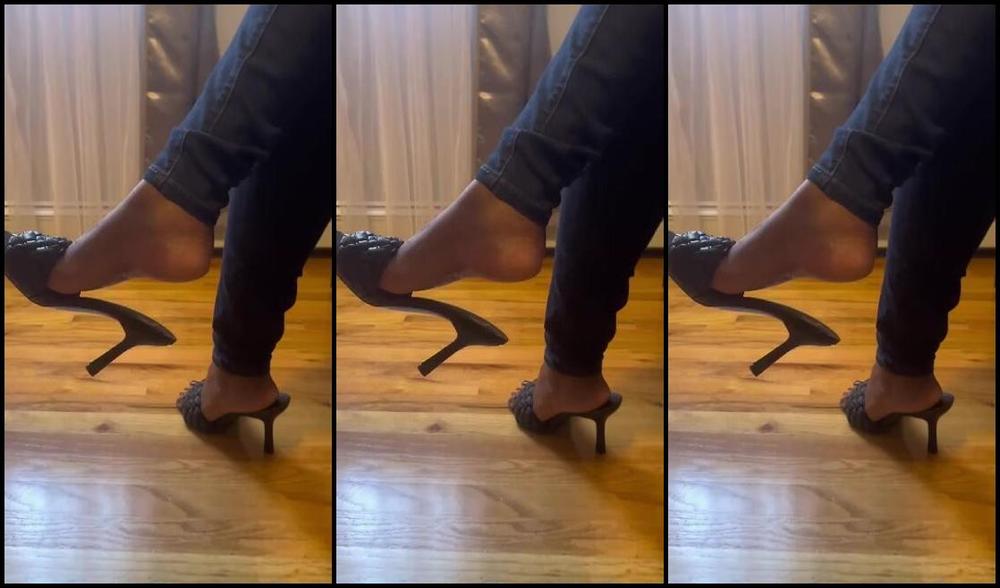 Sassy Toes Aka Sassytoesforyou Onlyfans Watch Me Dangle My Heels