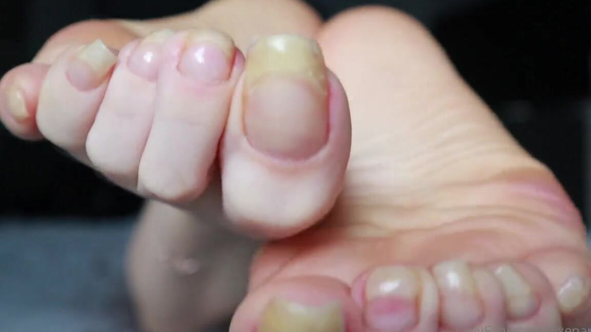 Vixenarches Onlyfans So The Air Conditioner In My Apartment Hasn T Worked Since Thursday So I Ve Been Having To Wear Clos