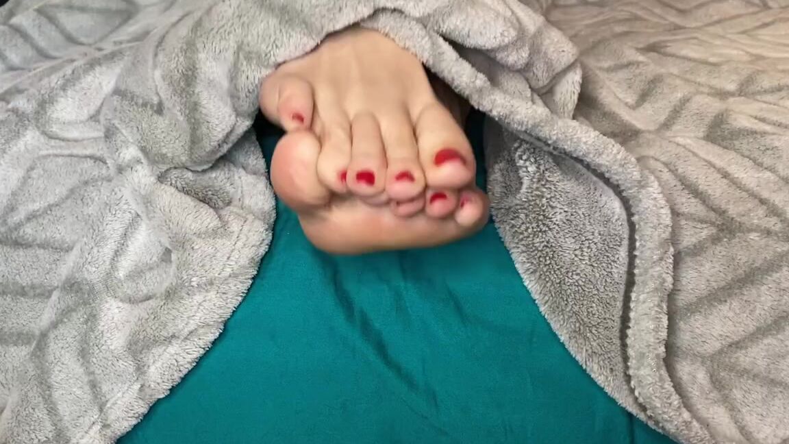 Lezlyan Nicknamed La Little Dancer Feet Onlyfans Don T You Think It S Absolutely Thrilling To Catch A Glimpse Of My Adorable Little Feet Sticking