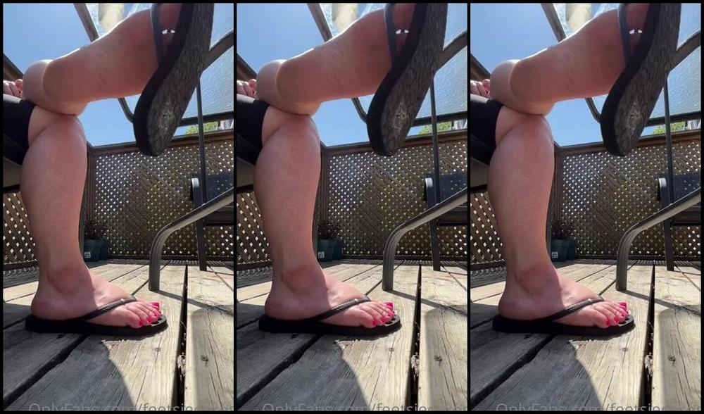 Caroline Aka Feetsiecakes Onlyfans Наслаждаюсь Солнечным Светом В Моих Новых Шлепанцах От Любимого Фаната 1 Zr