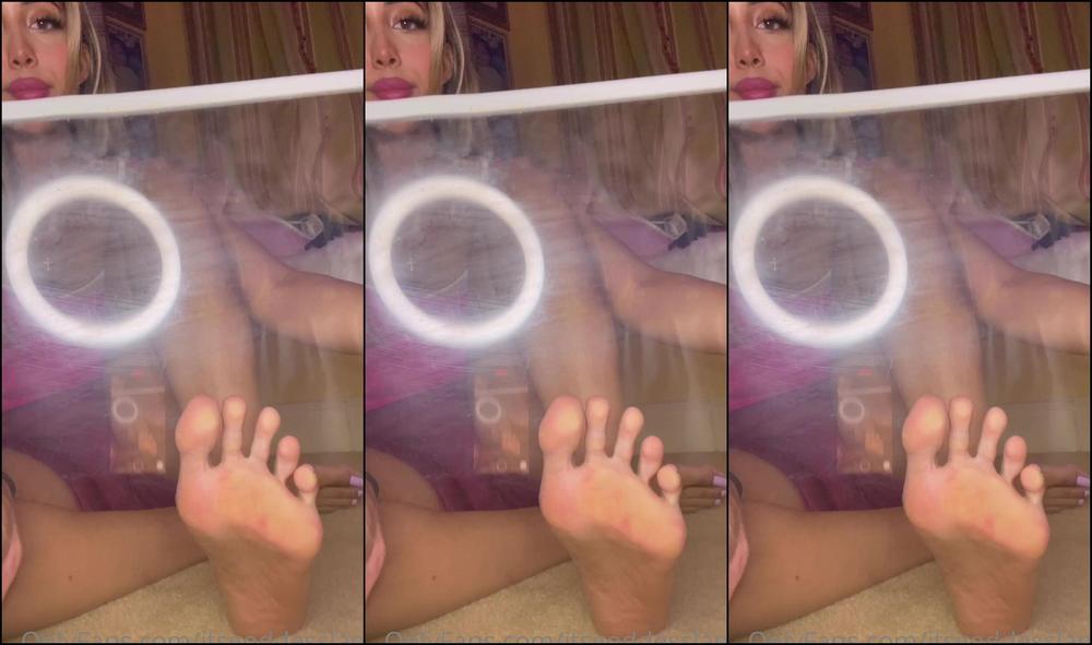 Itsgoddesslana Should I Post More Foot Glass Content Boob Play Let Me Know Thoughts