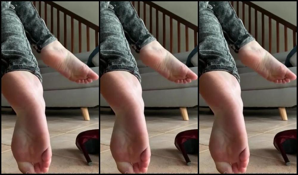 Romy Feet Nicknamed Romyfeet Onlyfans Alors Combien De Temps Pourrais Tu Tenir Avant De Les Bouffer Si Tu Les Avais