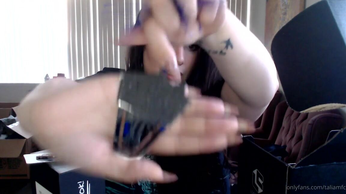 Taliamfc New Vlog Unboxing A Fright Loot Box