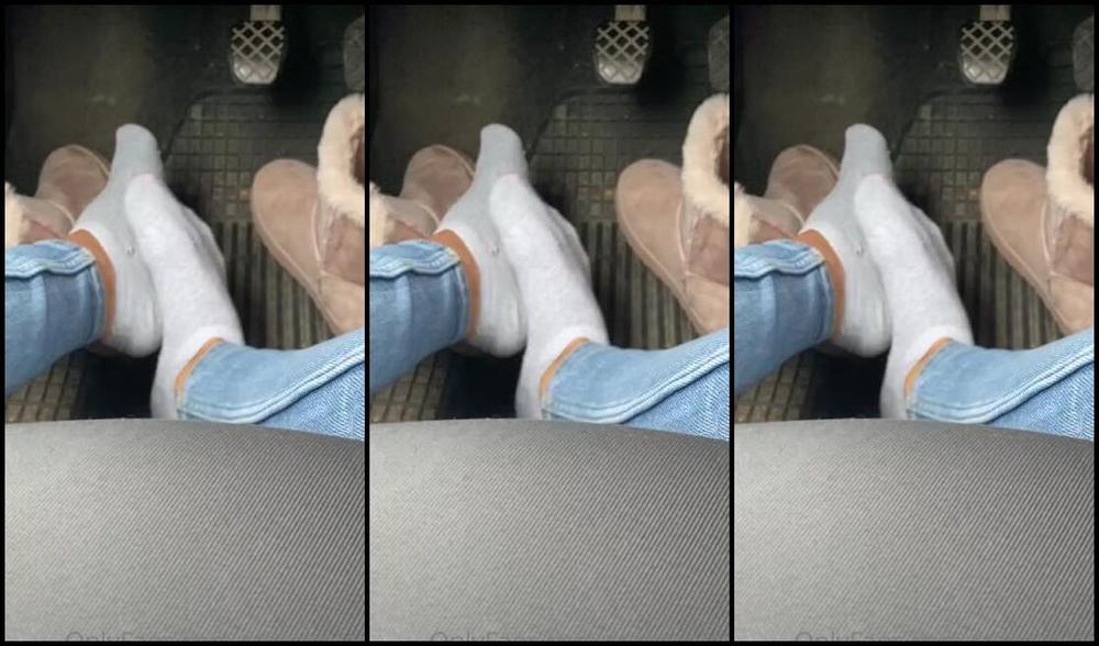 Froggeevip Onlyfans I Was Bored While I Was Waiting For My Sister I Was Thinking About You