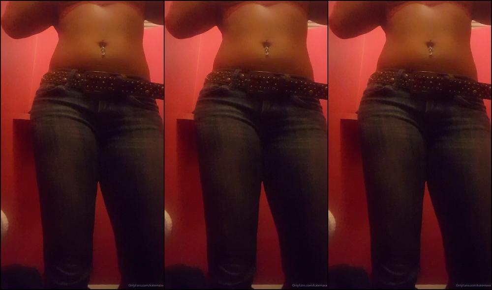 Katemaxx Dressing Room Voyeur Cam Is On