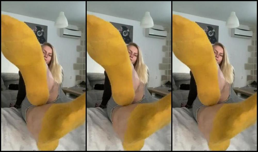 Emmysfeetandsocks Aka Emmyfeetandsocks Onlyfans Pov You Re Finally Home After Work You Ve Been Thinking About My Sweaty Socks All Day And Then Youp