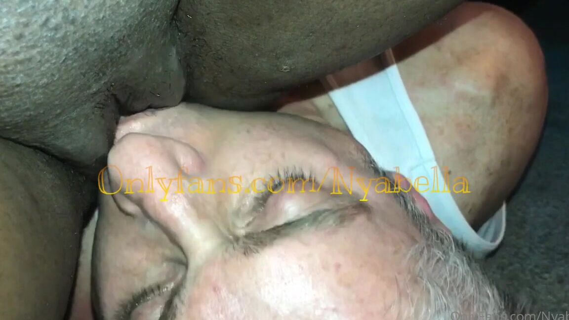 Nyabella Nya Gets Her Pussy Ate For The First Time