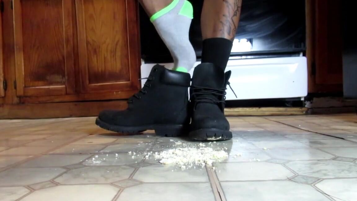 Tierradoll Onlyfans New Donut Smash Video 7Mins For My Onlyfans