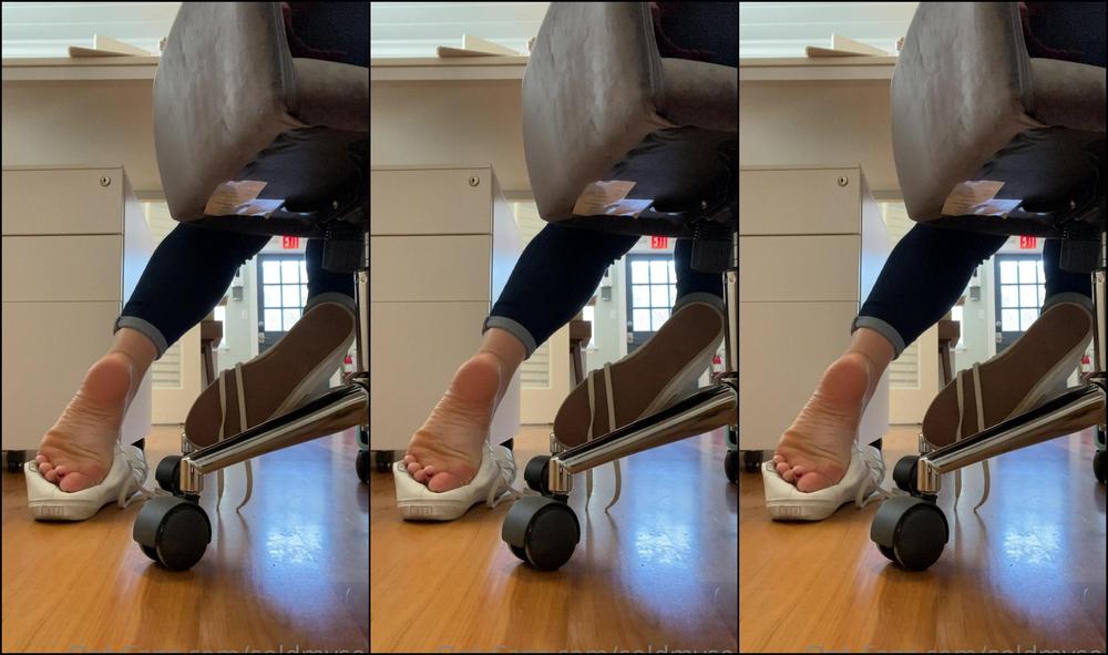 Soldmysole Pov You Re My Coworker And Your Desk Is Right Behind Mine You Ve Noticed Lately That