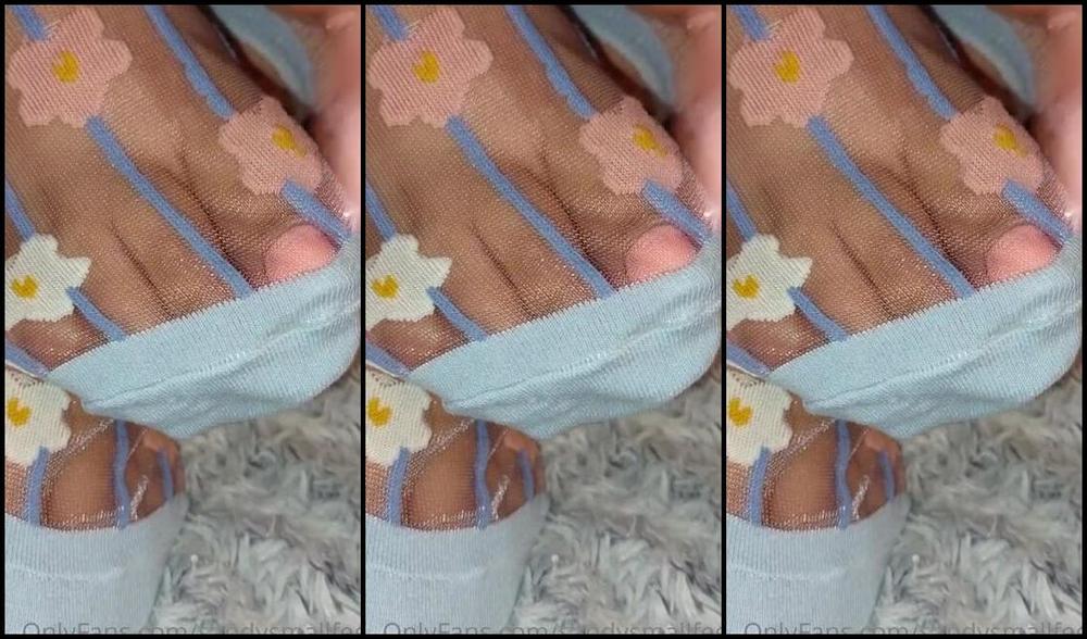 Mica Sandy Nicknamed Sandysmallfeet Onlyfans Im Just Bragging About My New Cute Socks I Just Took This Video After Long Walk