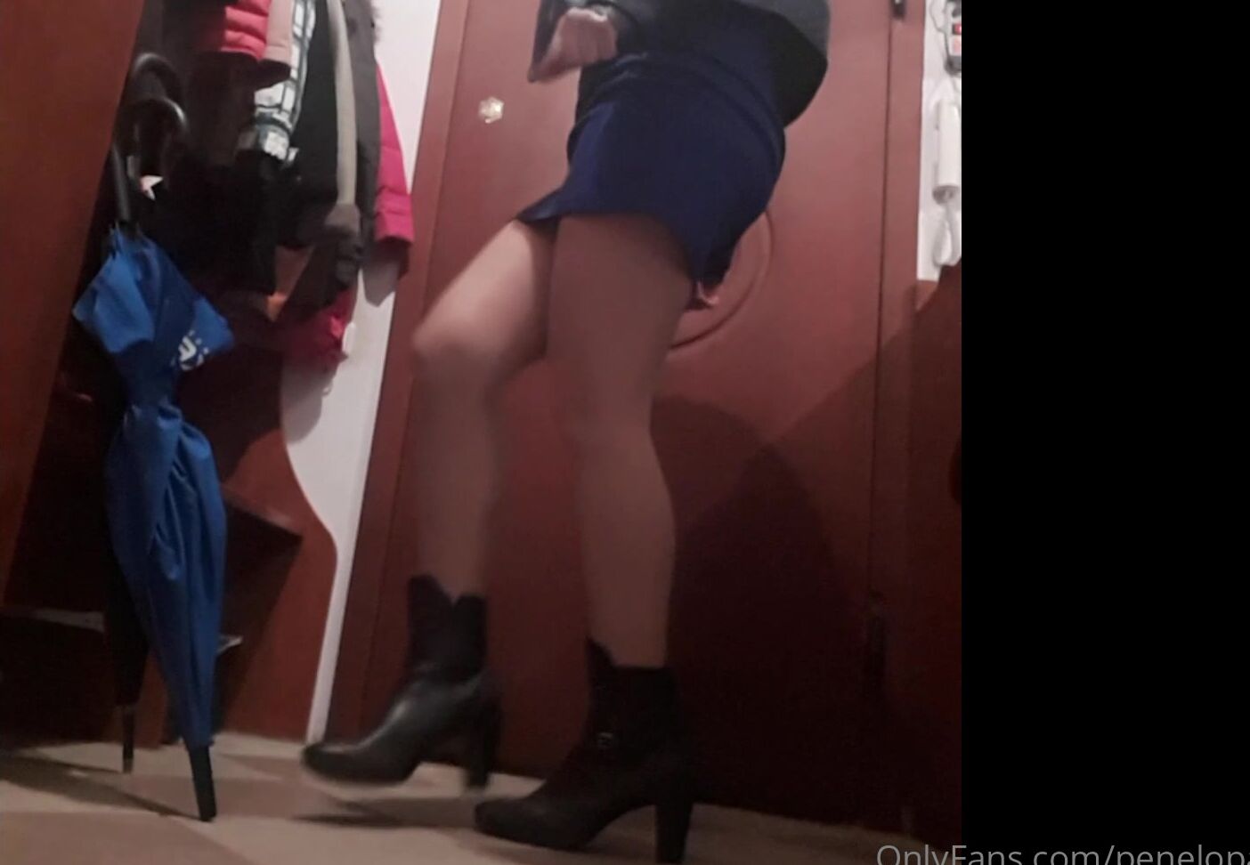 Penelopa Umbrella Toi Let