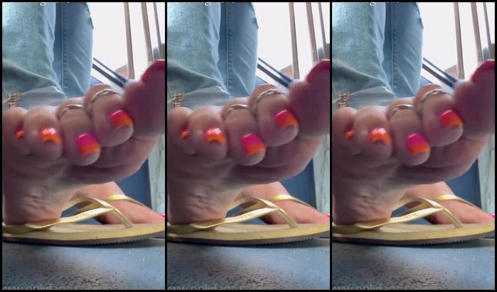 Footsiegalore Onlyfans Shoe Play And Dangling My Cute Little Flip Flops On The Bus Journey