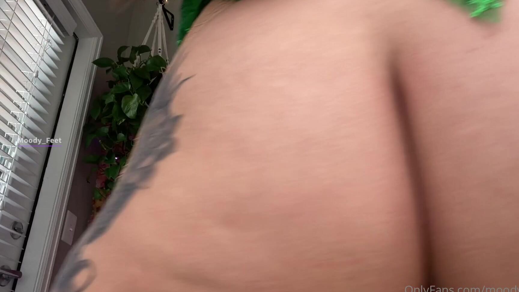 moodyfeet-26-03-2021-2065462940-would-you-let-tink-sit-on-your-face