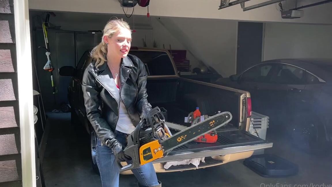 Kodyevans Onlyfans A Little Sneak Peak Unedited Clip Of My Newest Chainsaw Video To Come Out Later This Month Hope Eve