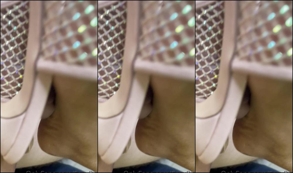 Foxxpink Having Some With My Heels On And Giving This Cock A Footjob Hellopink