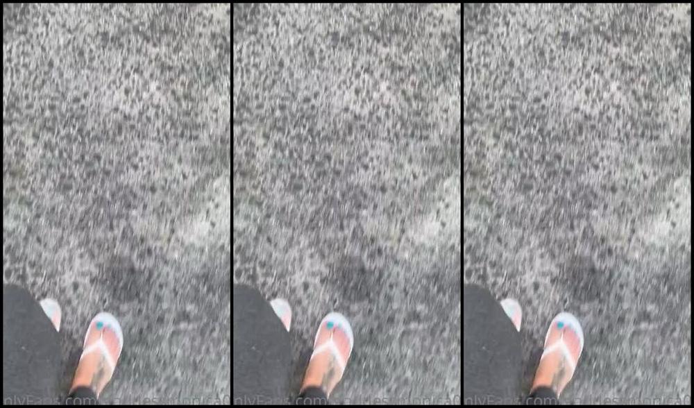 Goddessmonica00W Onlyfans White Old Navies Walk Aroundp