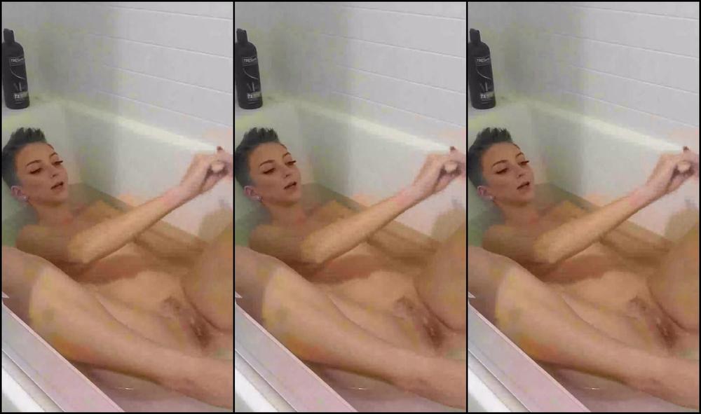 Macymeadows Stream Started At Pm Bath Time