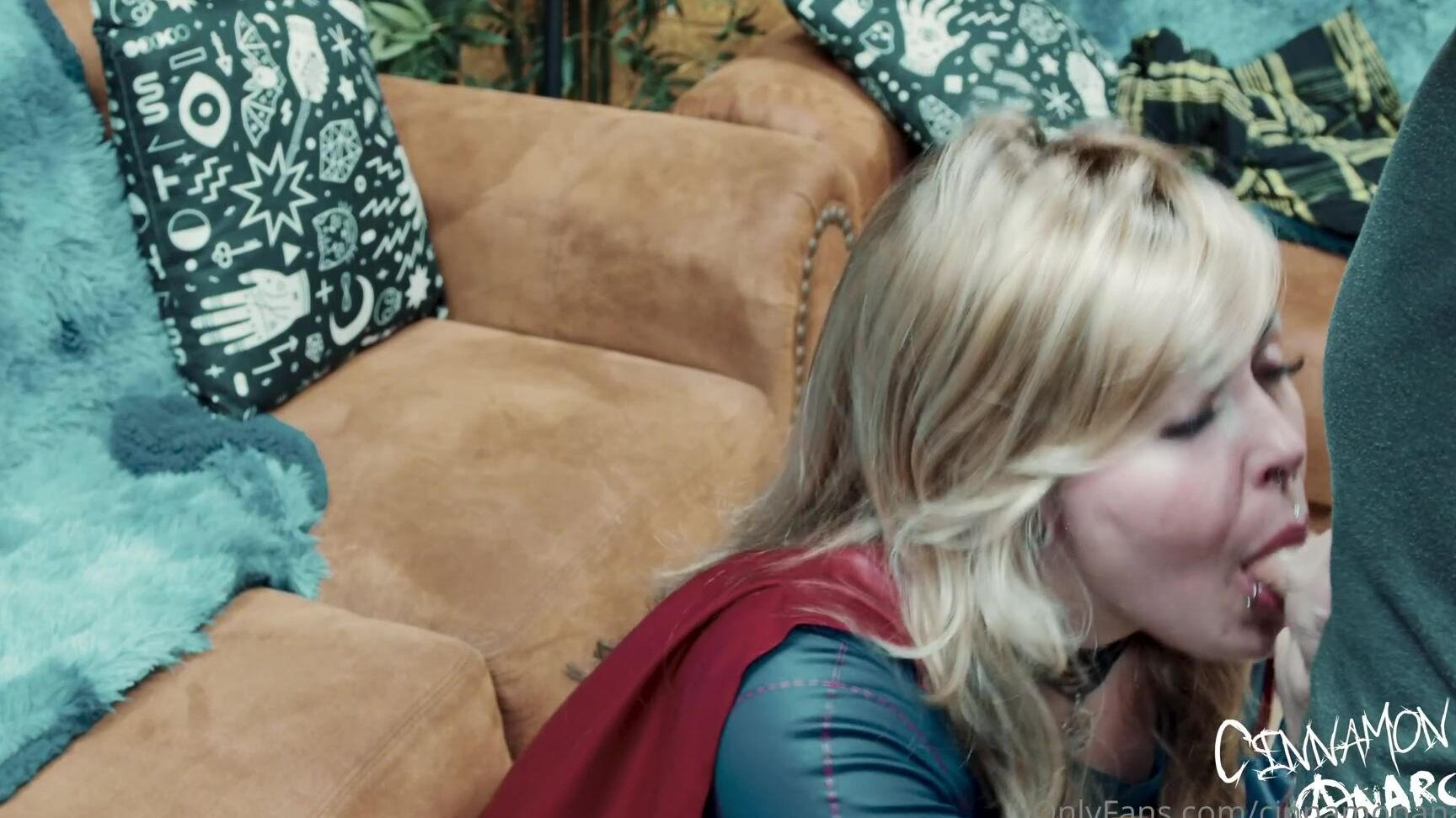 Cinnamonanarchy Here S The Supergirl Video You Ve Been Waiting For