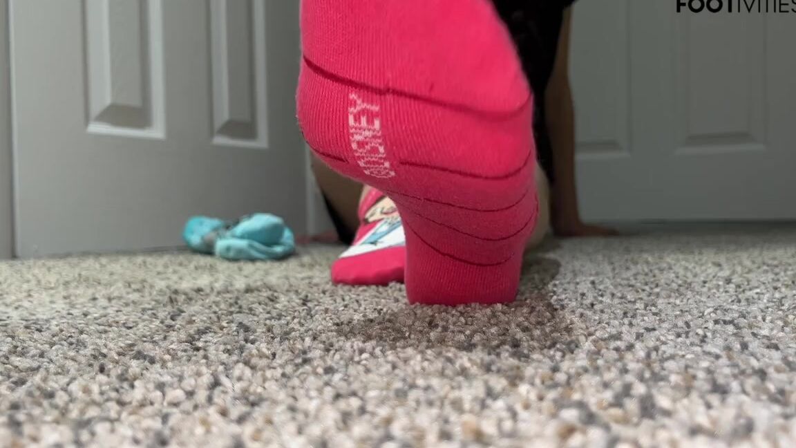 Ivy S Feet Nicknamed Footivy Foot Fetish 08 29 2022 Onlyfans Video Working On A Socks Order This Morning Not A Typo