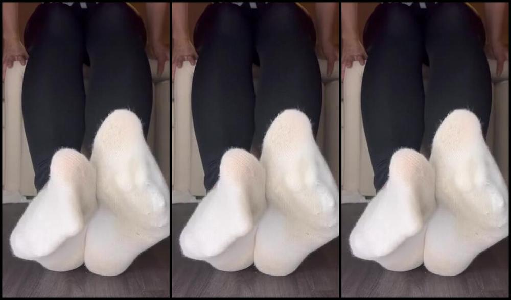 Sarina Jones Nicknamed Sarinajones 02 12 2025 Onlyfans Video Do You Want To See My Dirty And Sweaty Socks After The Gym