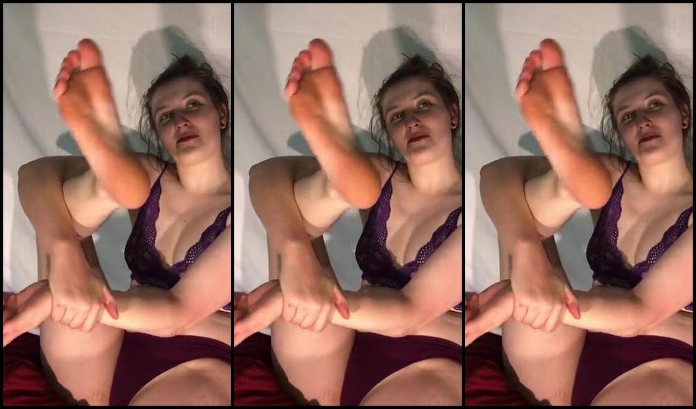 Delilah Nicknamed Footiesfeets Onlyfans Let S Start This Day Off Right With A Fun Self Worship Shall