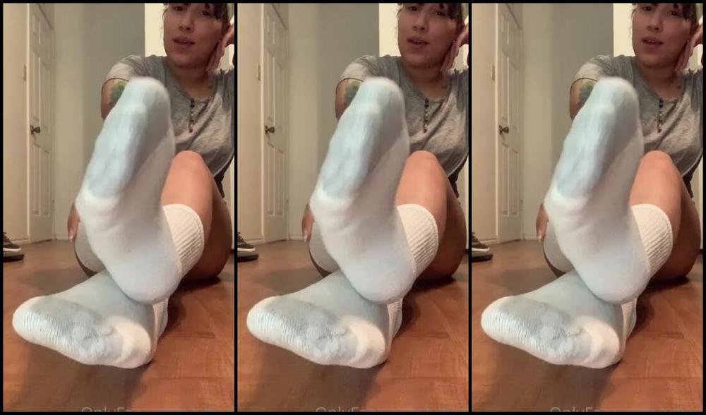Natasha Aka Vibez3 Onlyfans Enjoy This After Workout Sweaty Sock Removal You Are Welcome 28