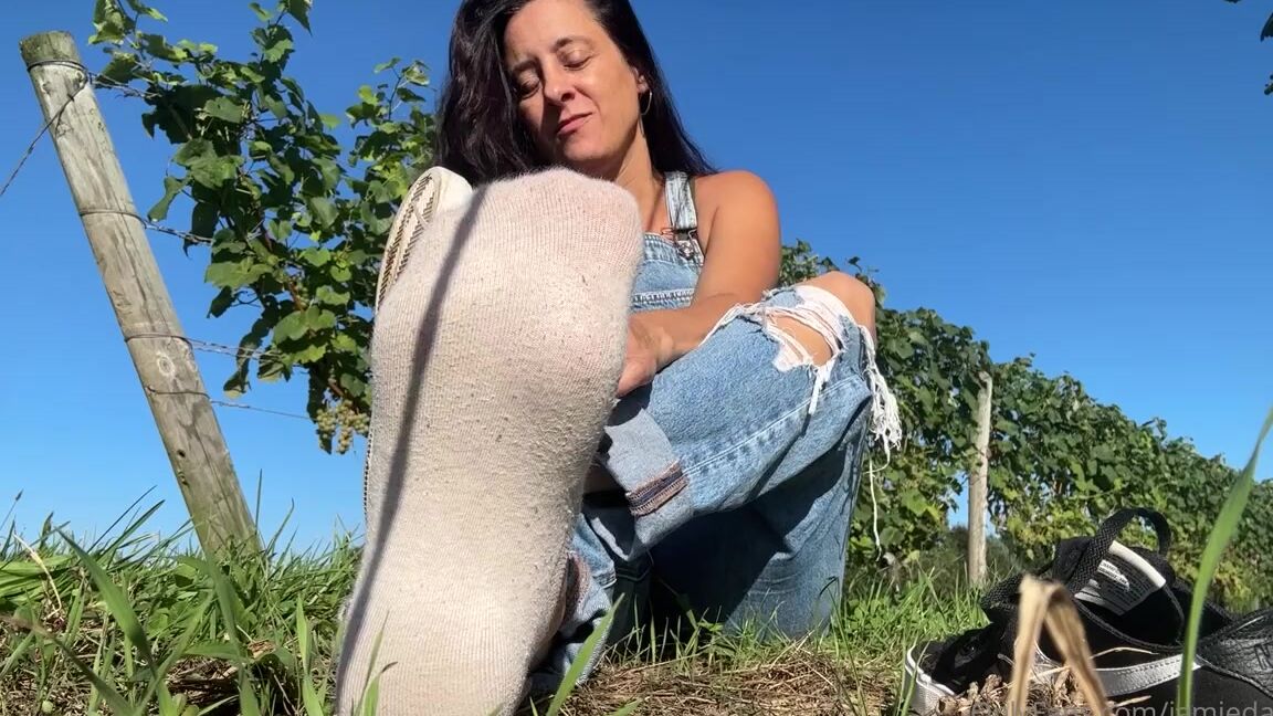 Jamiedaniels Onlyfans Some Foot Worship In The Vineyardp