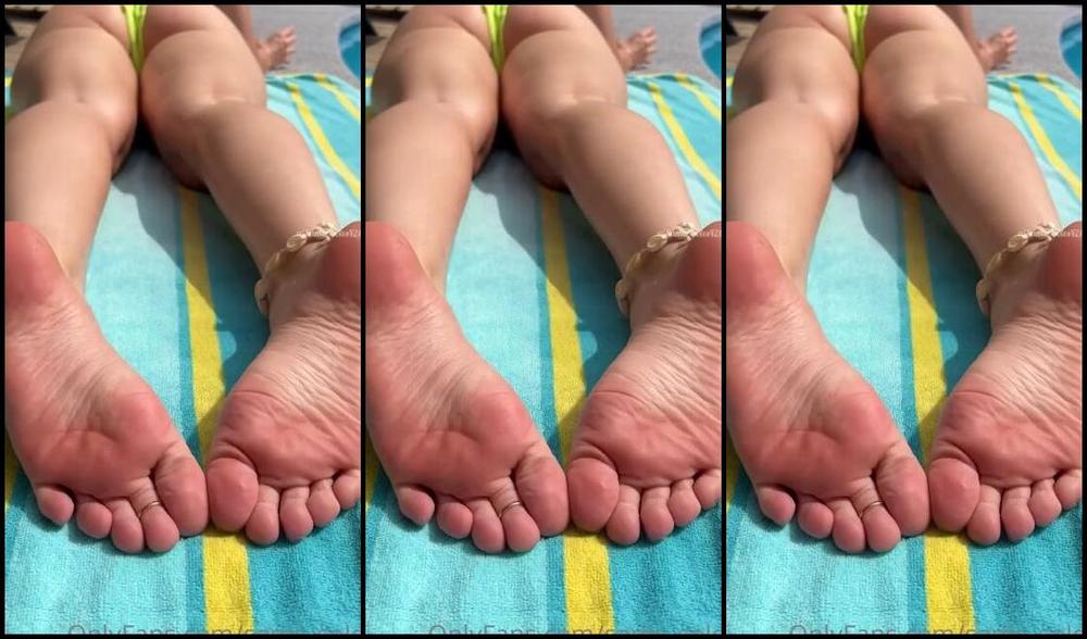 Sam Soles Nicknamed Sams Soles Onlyfans Get Me A Beverage Refill It S The Least You Can Do If You Re Gonna Stare At My Soles All Day