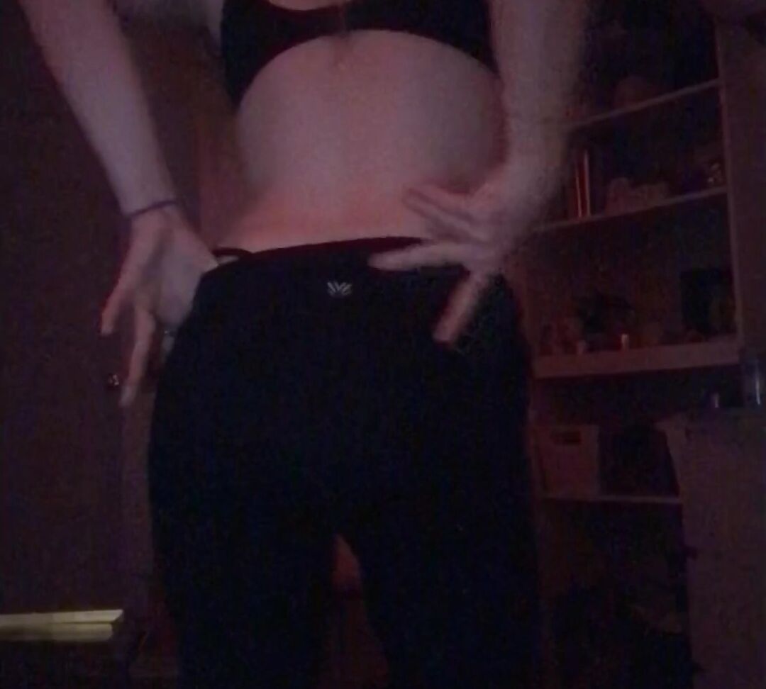 Kallmekrystal Stripping Before Bed Manyvids