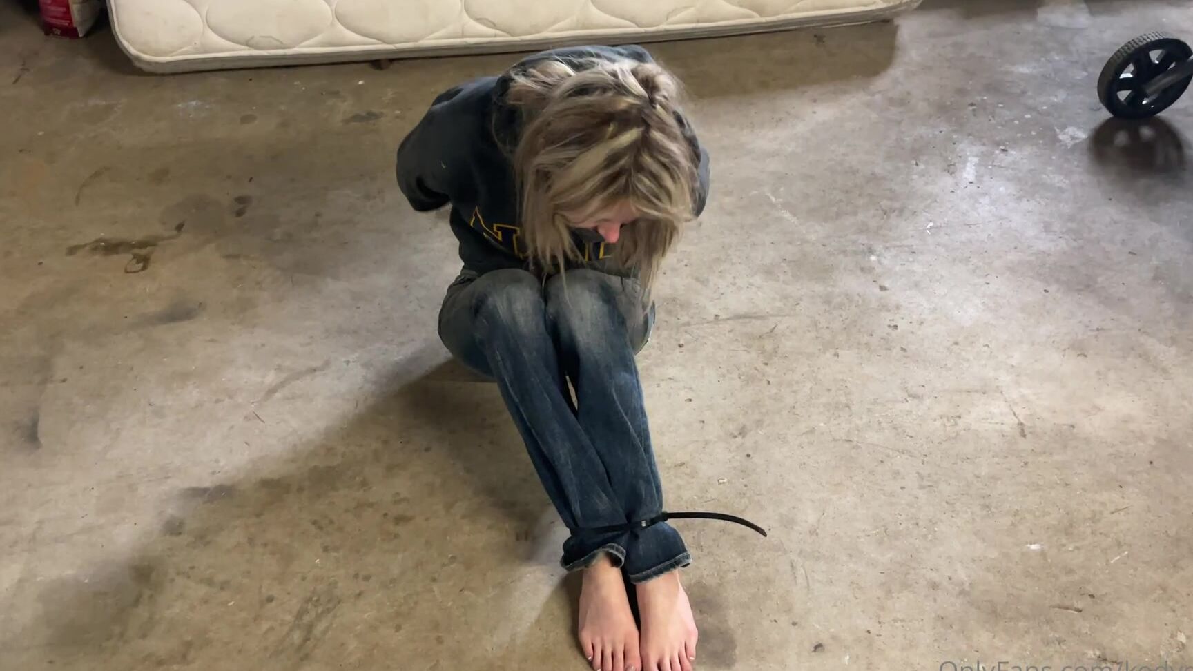 Kodyevans Can T Escape Someone Want To Help Me