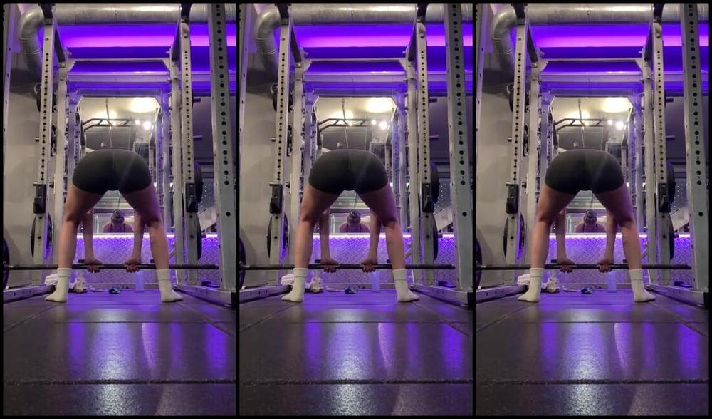 Goddessleona Onlyfans My Gains Are Making My Ass Massive While My Beta Stays A Weak Little Bitch Should