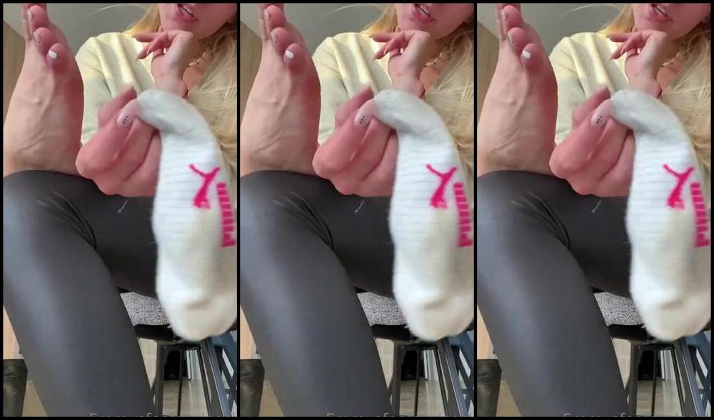 Emmysfeetandsocks Aka Emmyfeetandsocks Onlyfans Go On Your Place And Make My Rubberboots Clean Again I Know Its Mean Not To Let You Sniff My Nastyp