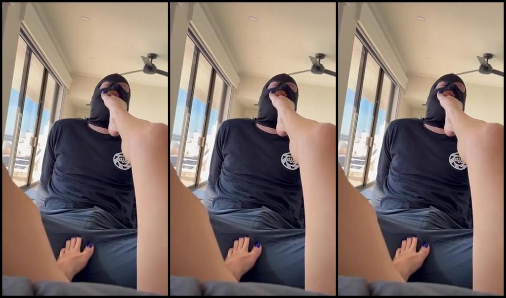 Linzi Little Aka Hang10Toess 01 20 2025 Onlyfans Video Super Soles Caught Me Takeing A Snap And Noticed My Feet Were Out He Asked If Dyp