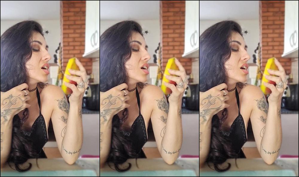 Venomouslips 3381604935 06 29 2024 Teaching You How To Properly Eat A Mango