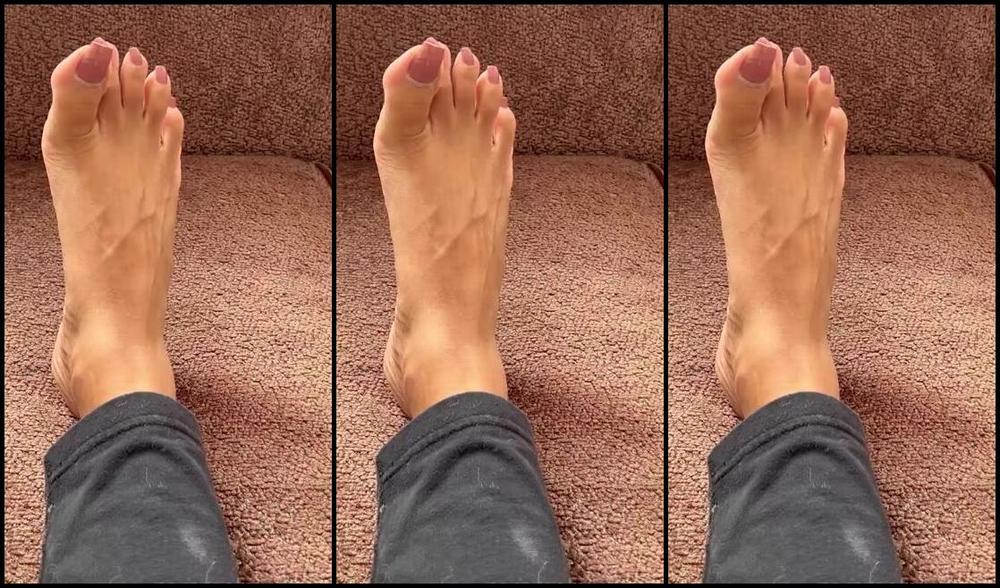 Puja Nicknamed Caramelprofessor Onlyfans Don T Forget To Vote 4 Hours Left