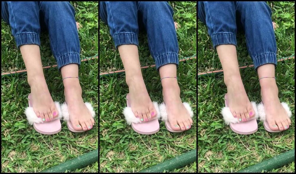 Gia S Feet Nicknamed Footsiebab 02 13 2022 Onlyfans Video Milky Feet In The Park