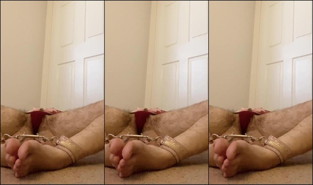 Kisafae Shackled Stretches