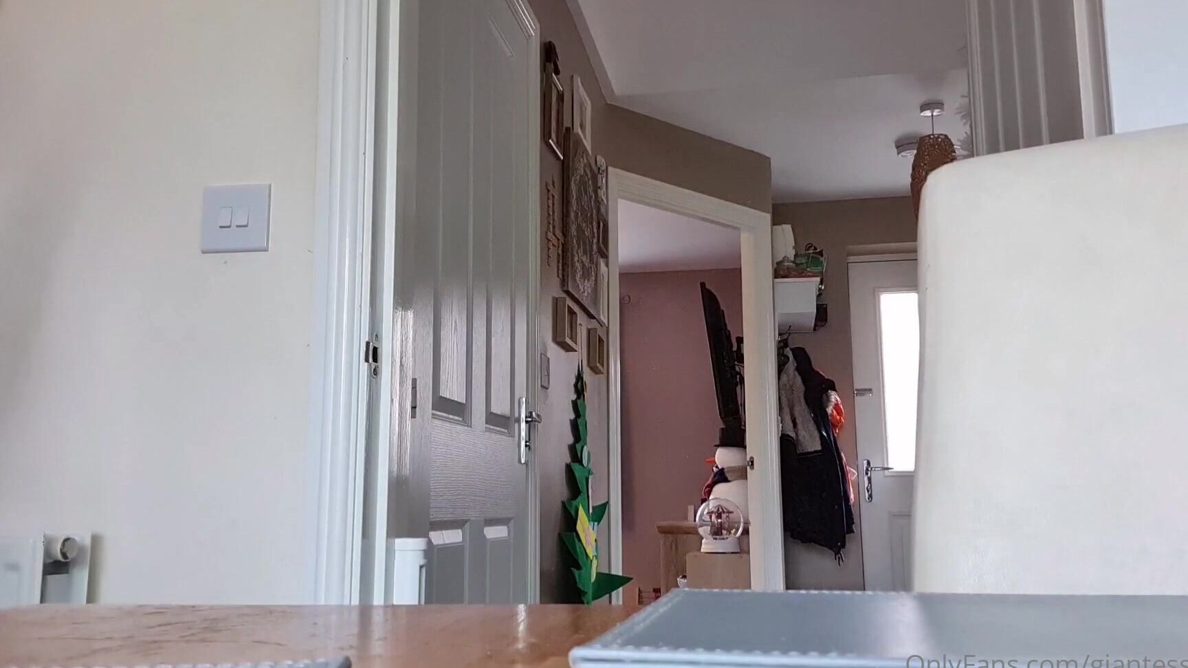 Giantessclips Redhead Giantess Crushes Eats And Sits On Shrunken Family Starring Mistress Jade For Mo