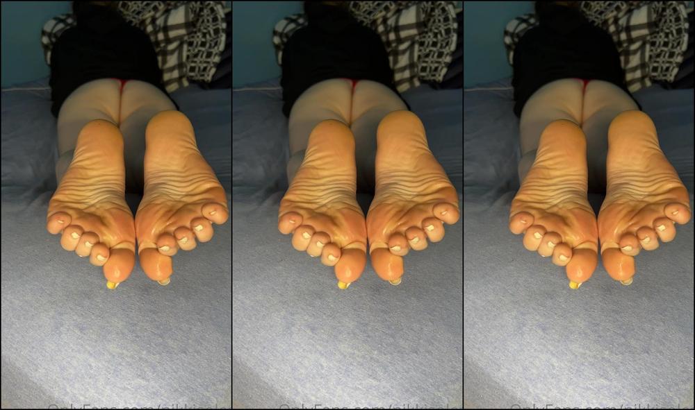 Nikkisoless I Was Craving A Big Cum Shot On My Soles After Getting Off Work So My Co Worker Came Over