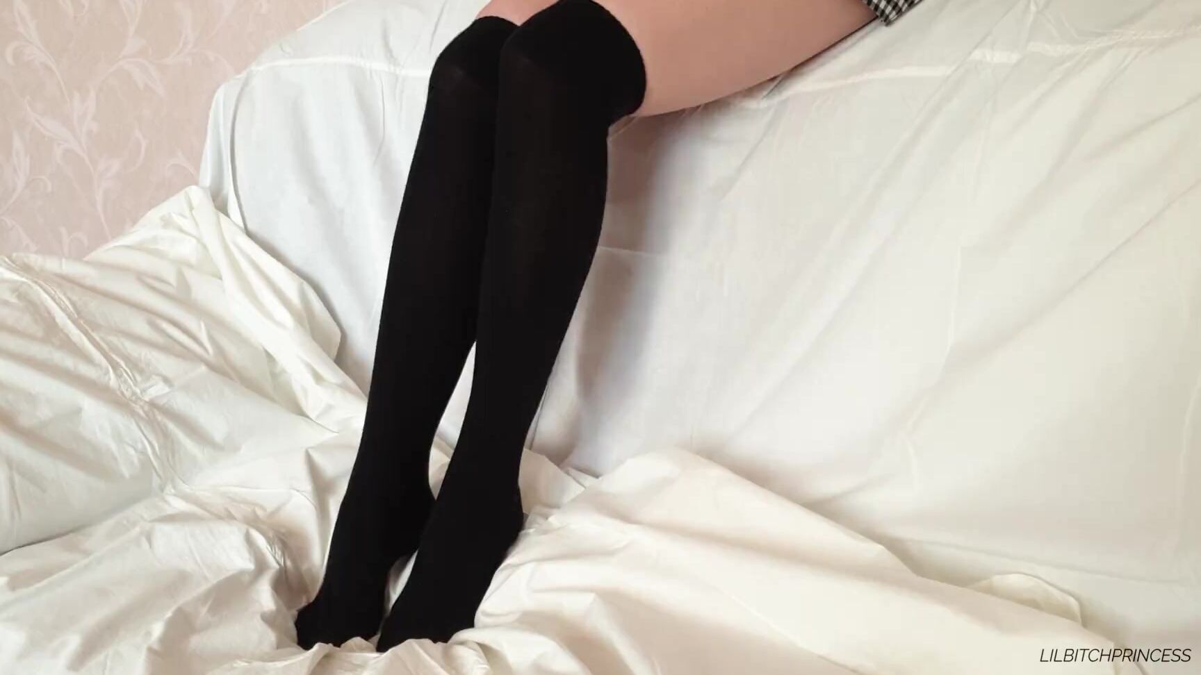 LILBITCHPRINCESS A schoolgirl in uniform shows her long legs Pornhub