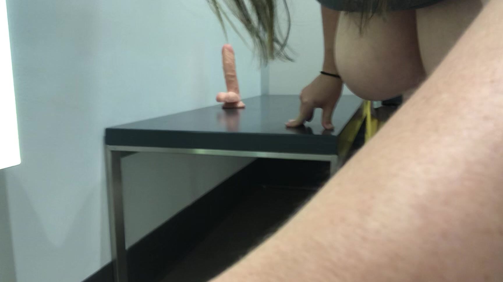 Kateskurves Fitting Room Fuck And Squirt