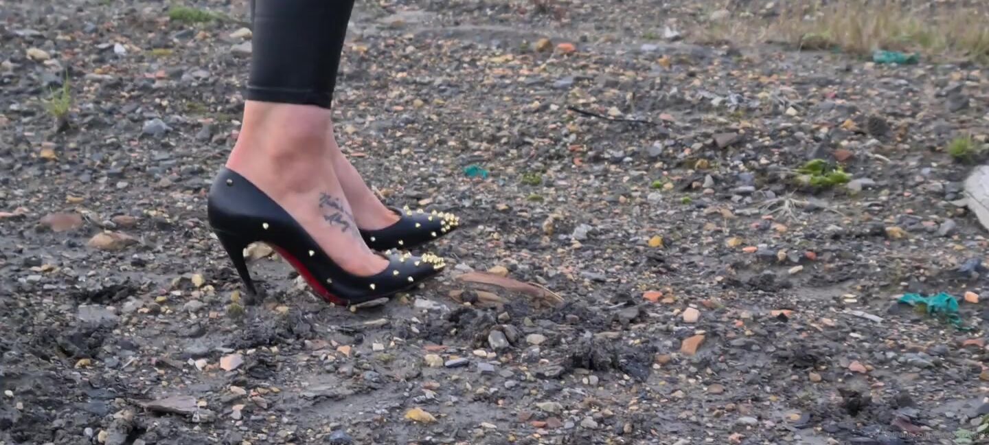 Kats Worn Heels Nicknamed Katswornheels Onlyfans Oh No My Poor Louboutins You Can Tell How Careful I Am With My Designer Shoes